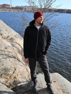 Der schwarze Hoodie